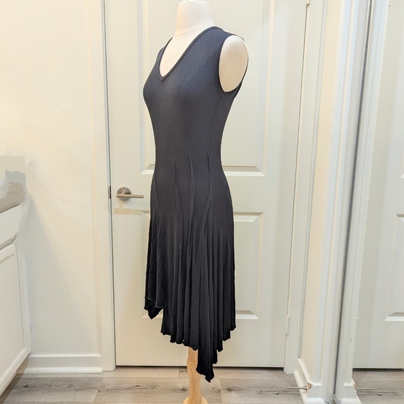 TRANSPARENTE Black Asymmetrical Short Sleeveless V-neck Slender Dress - Small - Picture 3 of 11